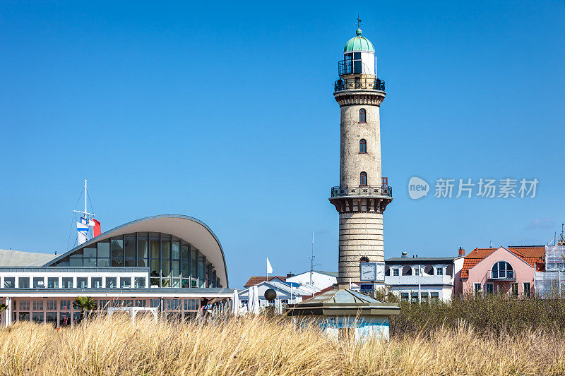 灯塔在Warnemuende