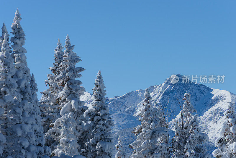 冬季景观圣十字山山