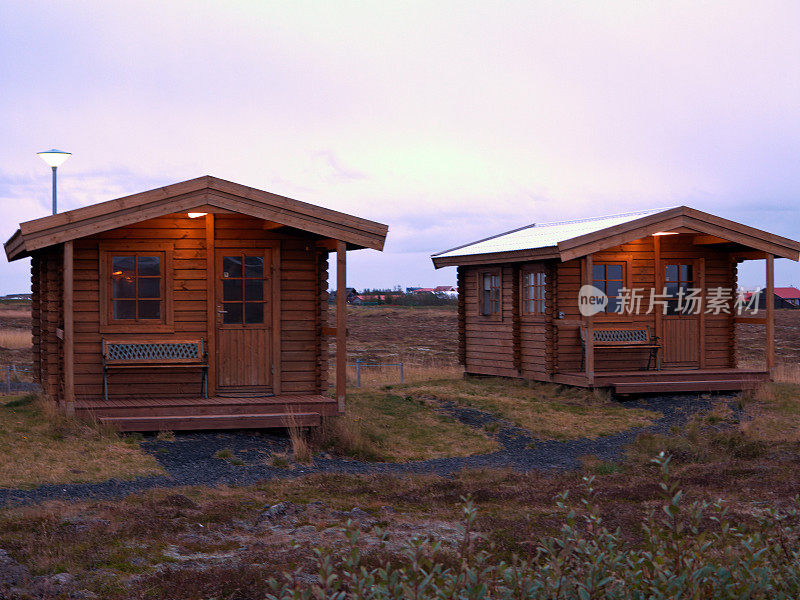 冰岛乡村的木制度假小屋