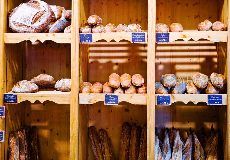 法国面包店的面包架