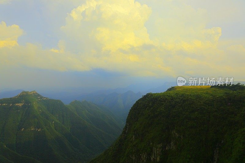 峡谷蒙特内格罗壮观的日落，大南，巴西