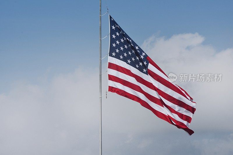 大洋城上空飘扬的美国国旗