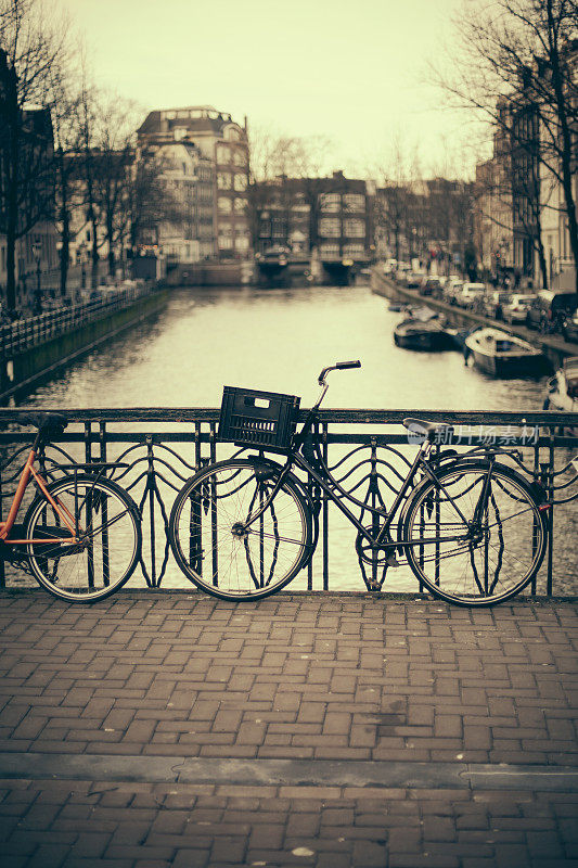 阿姆斯特丹gracht的自行车