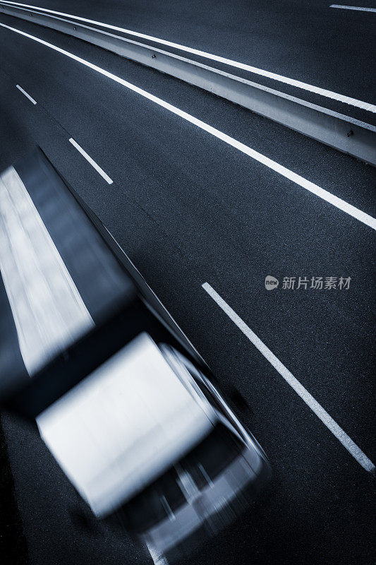 高速公路上的速度。