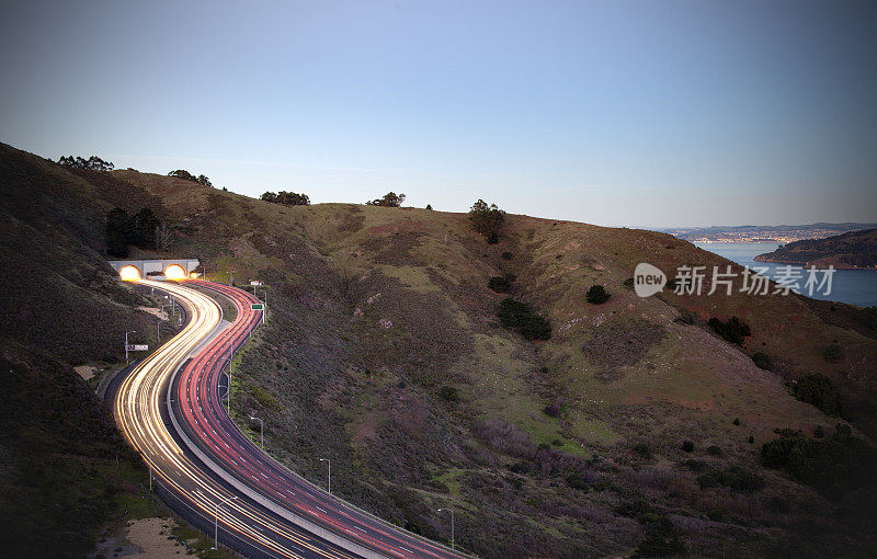 高速公路上的隧道