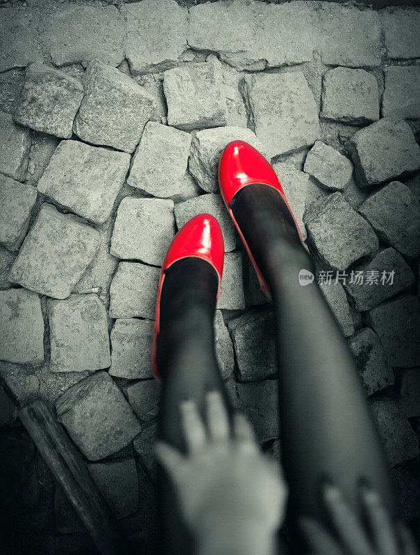 红色的高跟鞋