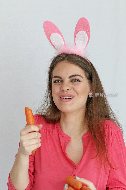 给复活节兔子的很多胡萝卜