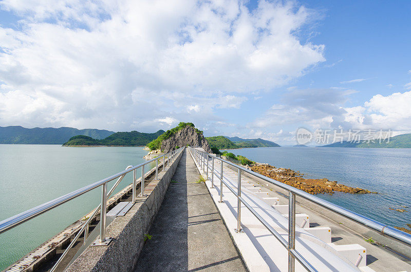 道路和栏杆