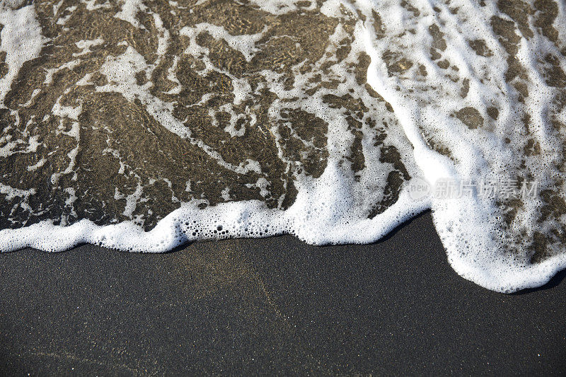 沙滩上的海浪，背景