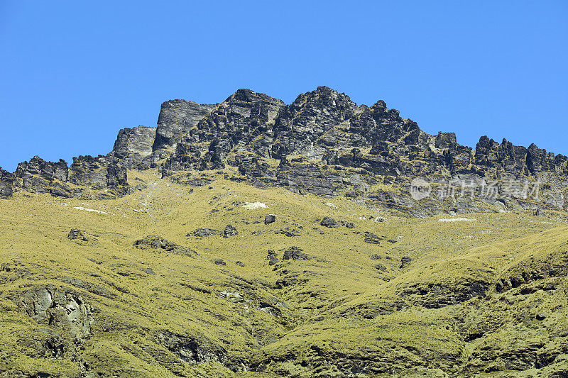 崎岖的山峰，皇后镇