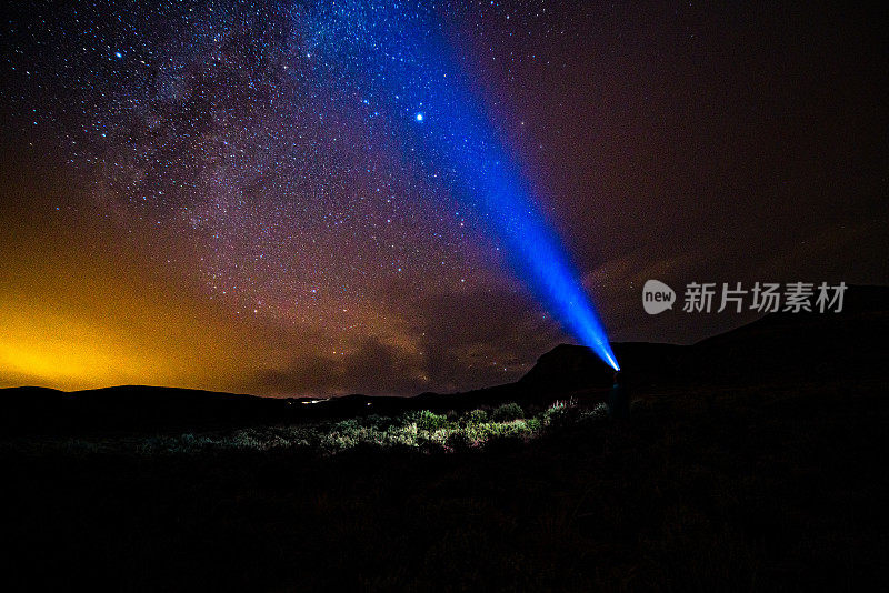 光线和银河系景观风景