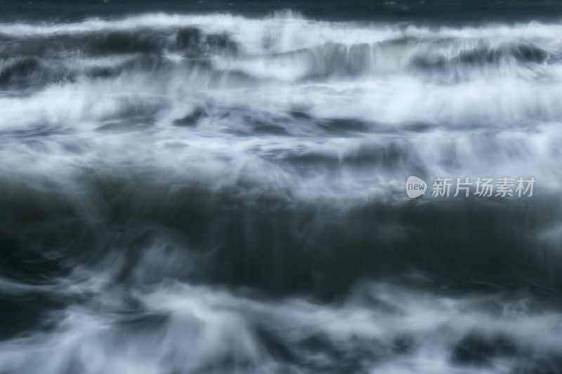 暴风雨在海上