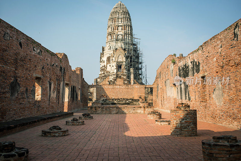 泰国大城府的Ratburana寺的重建