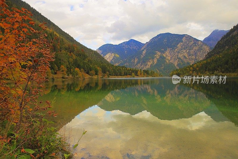 长期暴露在黎明的普兰斯湖-田园般的蒂洛尔阿尔卑斯-奥地利