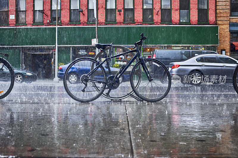 纽约下雨了