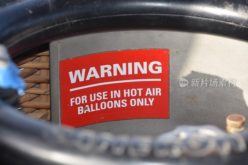 油箱上有警告标志