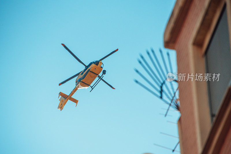 紧急直升机在市区