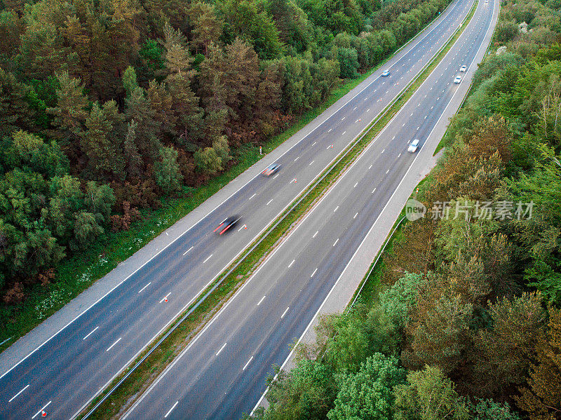 高速公路上车辆的模糊运动