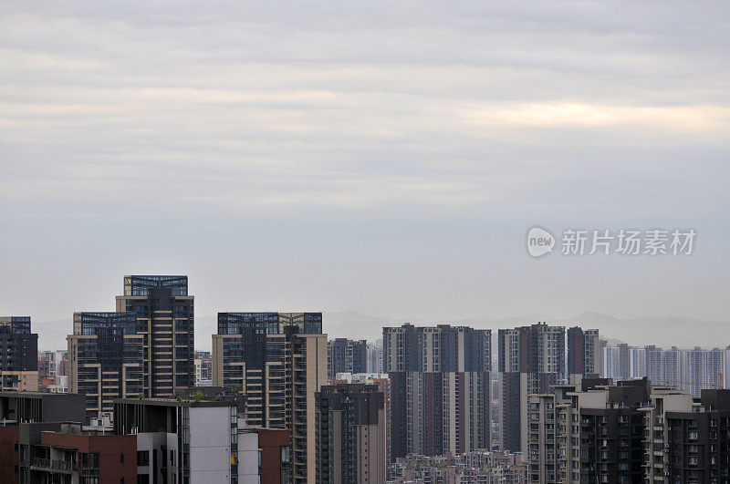 日落中的城市背景