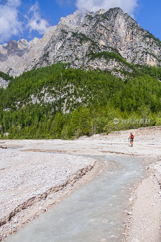 Dolomites的Oten山谷和Antelao山(意大利威尼托)