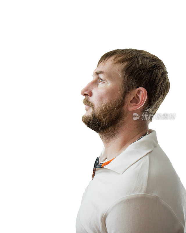 一个留着胡子的男人的侧面肖像，孤立的