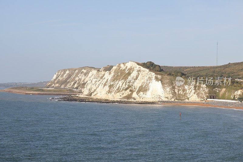 英国东南海岸多佛尔标志性的白色悬崖