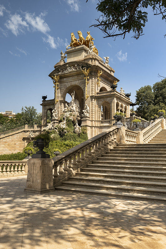 西班牙加泰罗尼亚巴塞罗那Ciutadella公园的雕塑、喷泉和纪念碑