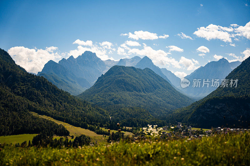 风景如画的特里格拉夫山全景