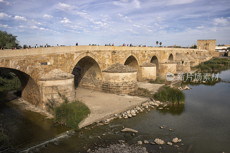 瓜达尔基维尔河上的罗马桥，Córdoba，西班牙