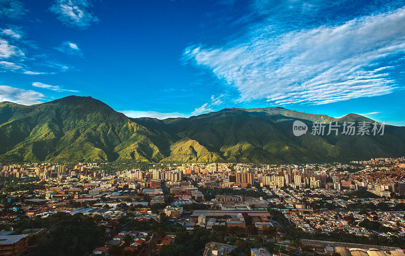 加拉加斯，委内瑞拉-城市风景在一个阳光明媚的下午