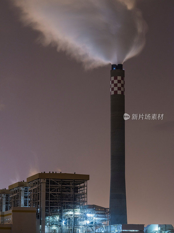 夜间燃料储存区和发电厂