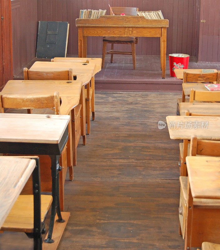 老式的一室学校教室