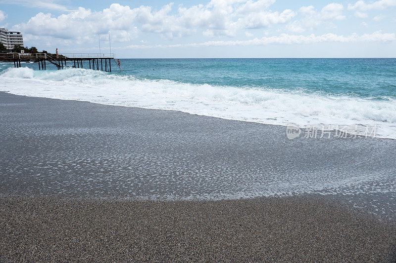 海浪和海滩