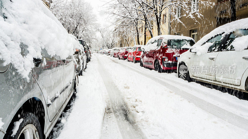 欧洲城市遭遇极端降雪