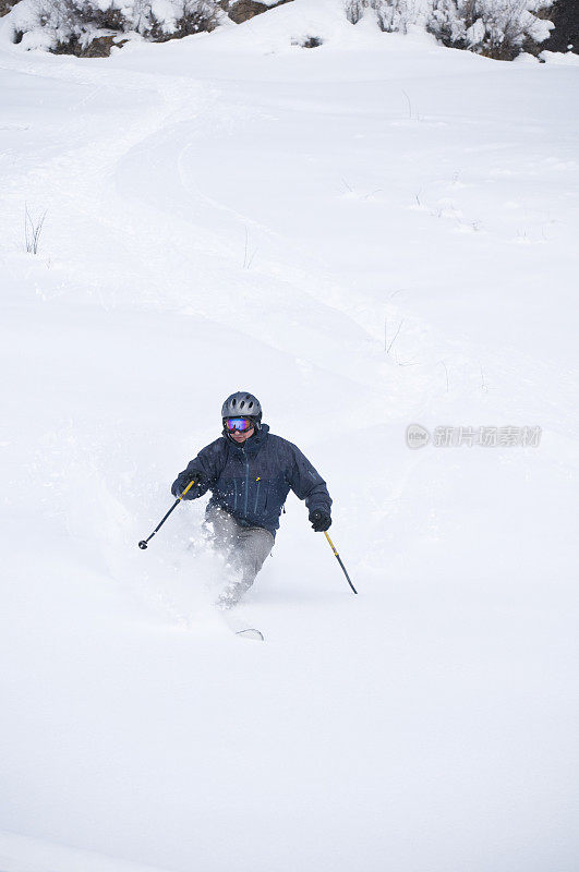 在科罗拉多州的落基山脉滑雪