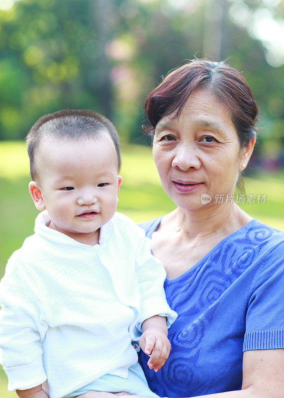 祝奶奶和孙子快乐