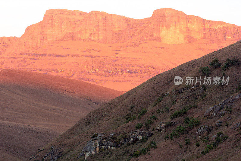 南非夸祖鲁-纳塔尔省的德拉肯斯堡山