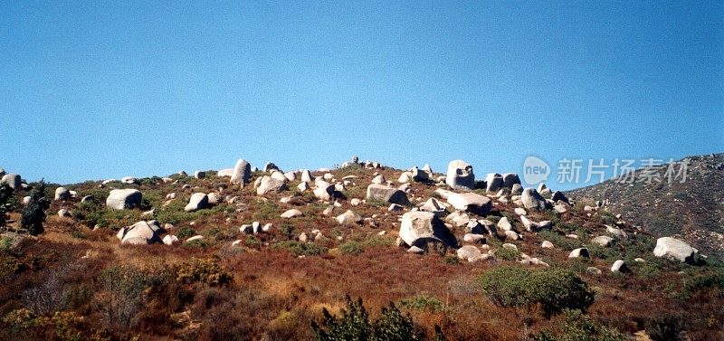 巨石和沙漠风景在下加利福尼亚，墨西哥