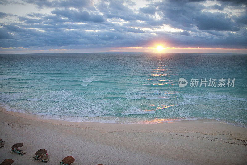 加勒比海坎昆沙滩墨西哥日出