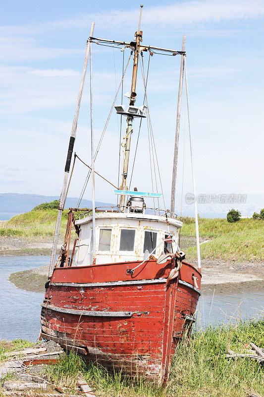 渔船损坏船体航海船