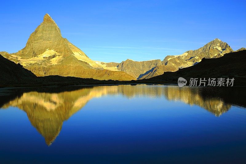 马特洪湖镜面反射，宁静的日出景观，瑞士阿尔卑斯山