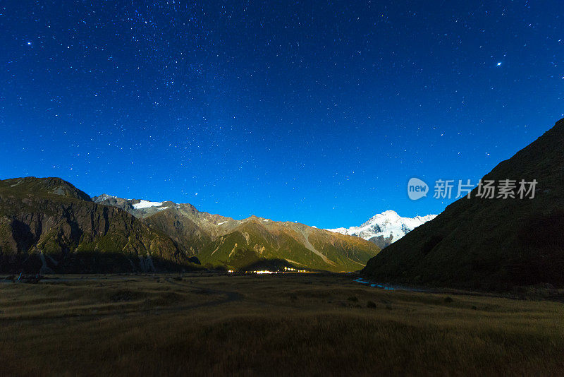 新西兰库克山星光下的夜晚。