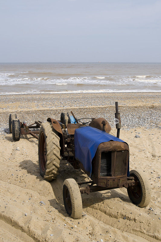海滩拖拉机