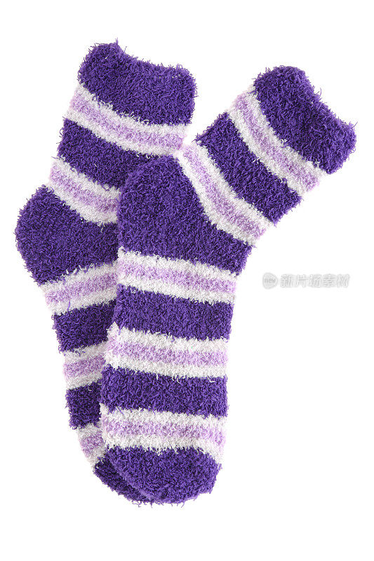 一对条纹紫色袜子孤立在白色背景