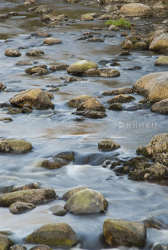 岩石河