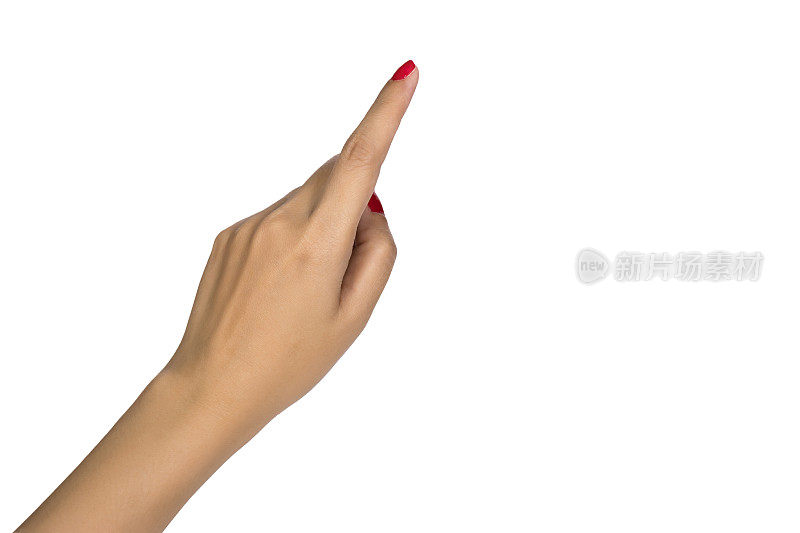 女性抬起手，红色指甲触摸或指向白色背景上孤立的东西。