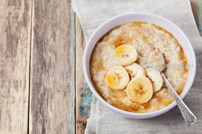 健康早餐，香蕉燕麦粥配文字抄写空间