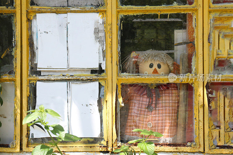 橱窗里的娃娃