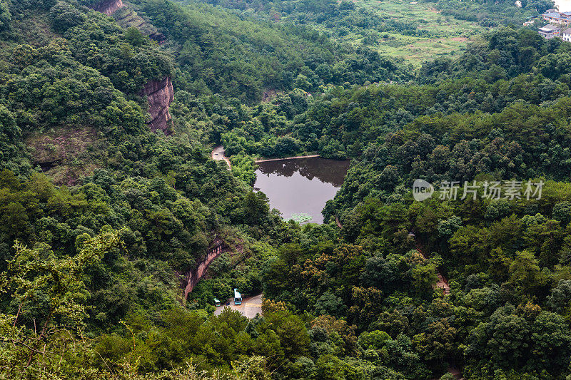 丹霞地貌、湖泊、山脉