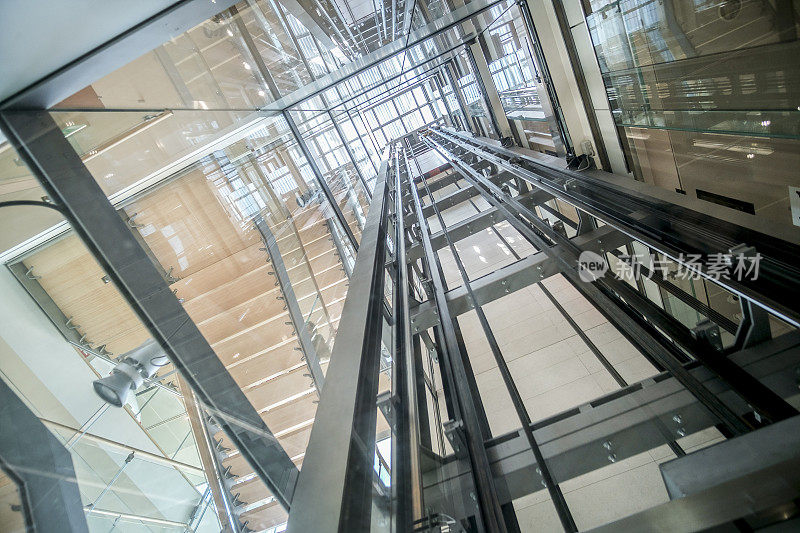 透明电梯现代电梯井玻璃建筑